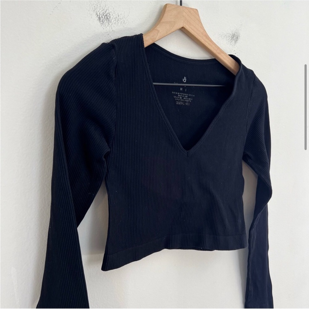 Spiritual Gangster black long sleeved crop top with thumbholes! Size M/L
